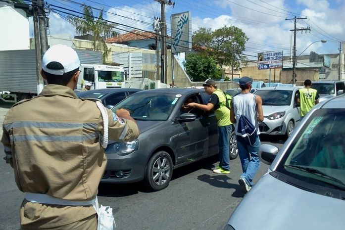 Jovens participam de ação conjunta entre SMTT e Igreja Adventista