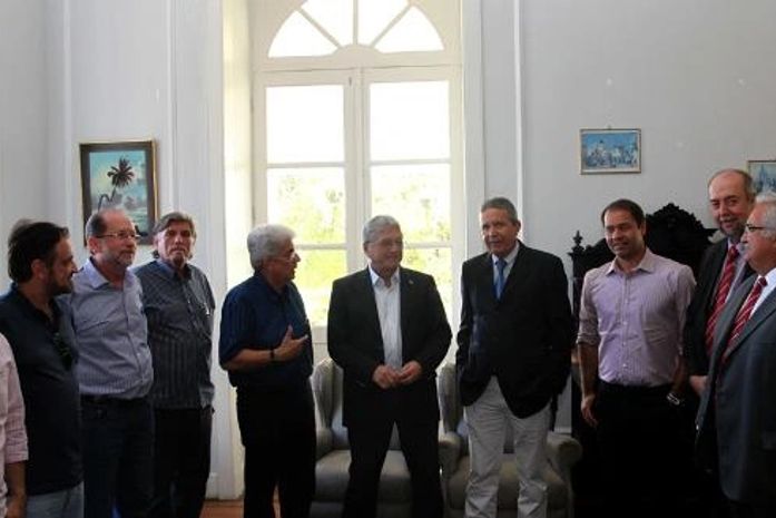 Diretoria do Pinto da Madrugada foi recebida pelo governador Teotonio