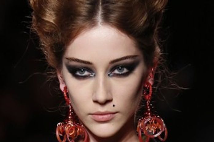 Aprenda a fazer o make com olhos do desfile de Jean Paul Gaultier