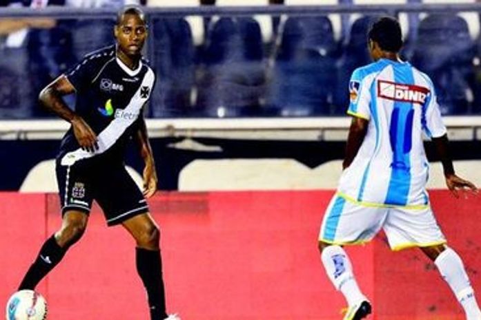 Vasco vira contra Macaé e mantém 100% no Carioca