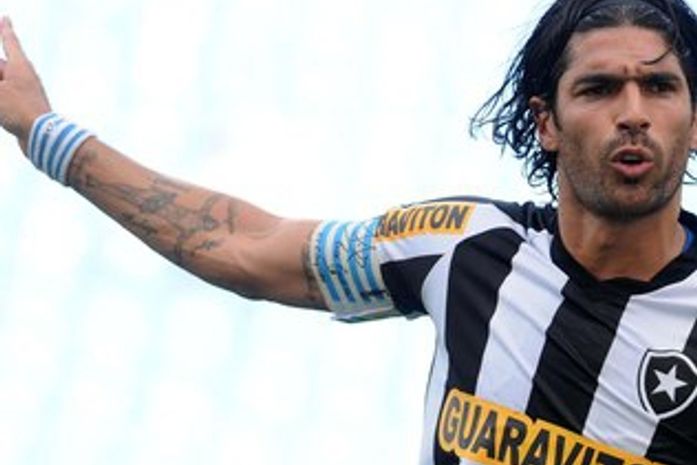 Oswaldo responde a Loco Abreu e diz que ninguém o queria mais no Botafogo