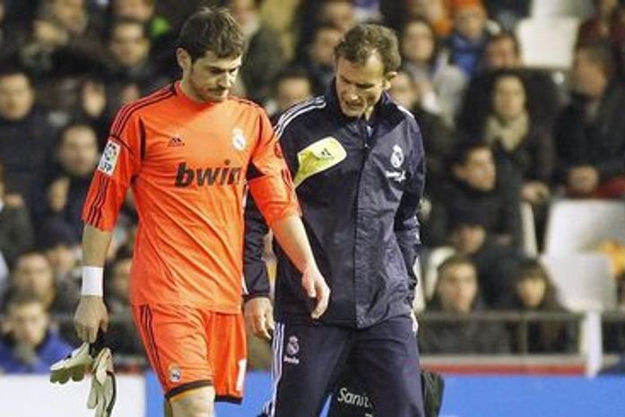 Casillas tem lesão na mão esquerda confirmada e para por até 90 dias