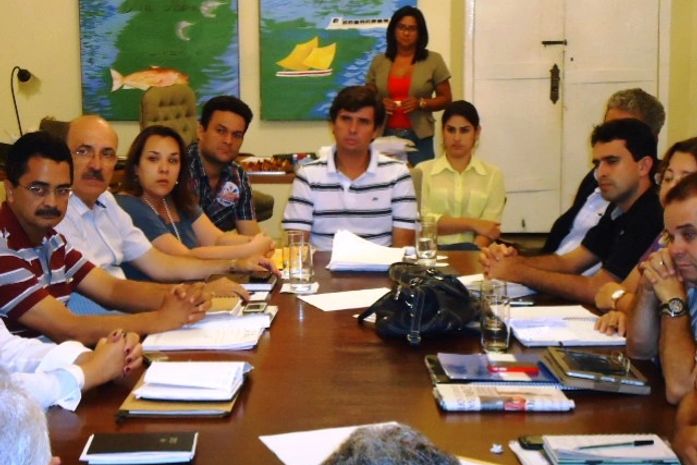 Prefeito de Penedo, vice e secretários ficam sem salários de janeiro