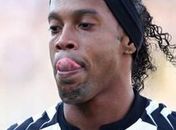 Acordo entre Flamengo e Ronaldinho Gaúcho emperra