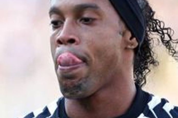 Acordo entre Flamengo e Ronaldinho Gaúcho emperra