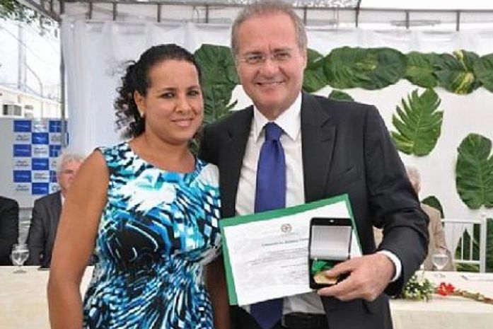 Renan quando recebia a comenda Antonio Casançao da enfermeira