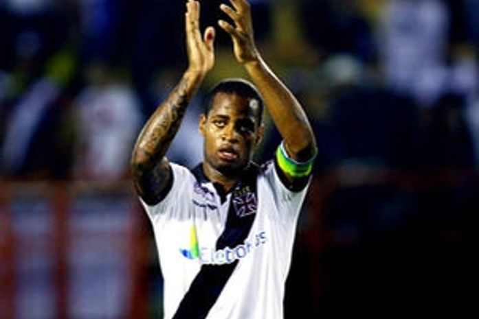 Vasco anuncia novo parceiro e diz que Dedé não sai antes de julho