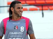 Santa Cruz confirma retorno do alagoano Dênis Marques