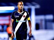 DIS e Corinthians preparam nova proposta ao Vasco pelo zagueiro Dedé