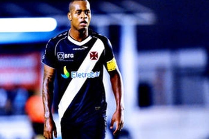 DIS e Corinthians preparam nova proposta ao Vasco pelo zagueiro Dedé