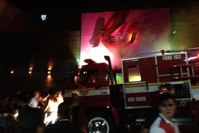 Número de mortes em incêndio em boate sobe para 232