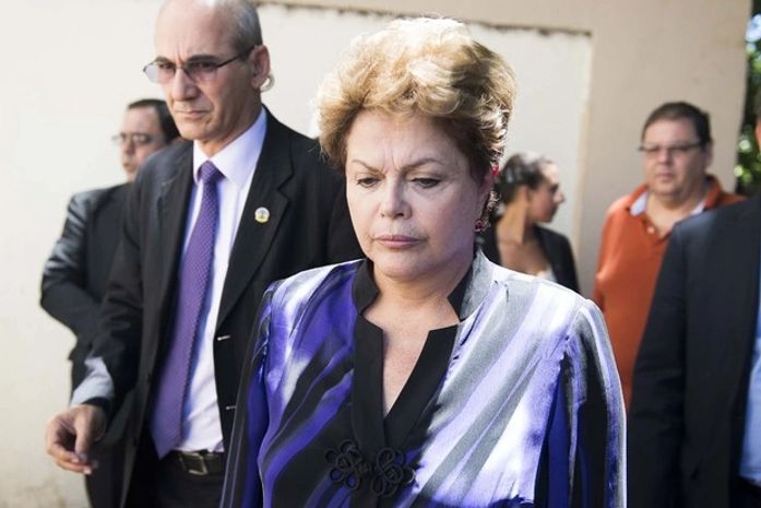 Dilma visita feridos e famílias de vítimas de incêndio em Santa Maria