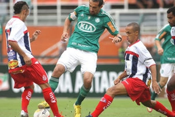 Palmeiras joga mal e é superado pelo Penapolense