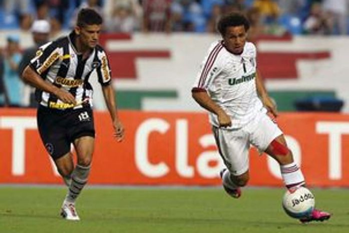 Bota e Flu fazem clássico disputado e empatam no Engenhão