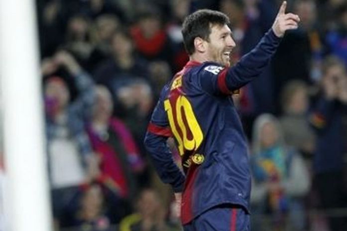 Messi supera C. Ronaldo e faz 4 em goleada do Barça