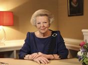 Rainha da Holanda anuncia que abdica do trono em abril