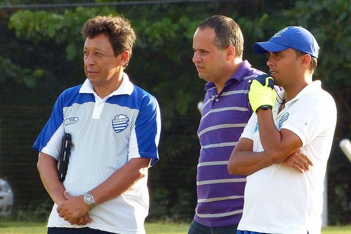 Treinador Lorival Santos, gerente de futebol Elias Mansur e o preparador físico, Vitor Albuquerque