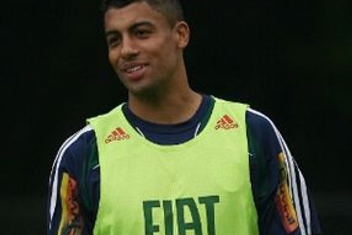 F. Capixaba troca socos com torcedor do Palmeiras