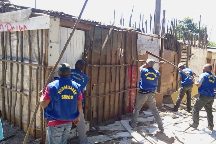 Operação demoliu barracos desocupados na orla lagunar