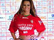 Viviane Araújo rouba a cena em cerimônia do Boa Esporte