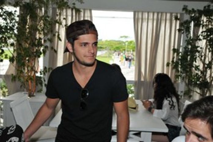 Correção: Bruno Gissoni desmente notícia sobre morte de amigo