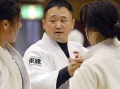 Judocas olímpicas acusam técnico do Japão de agressão com espada de bambu