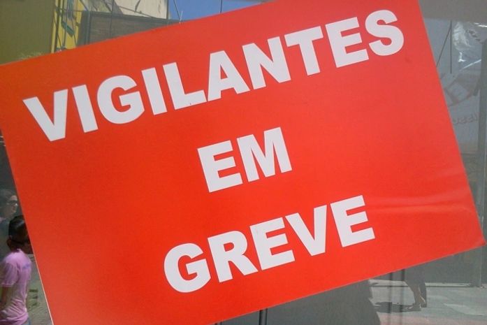 Vigilantes paralisam atividades e bancos do Centro fecham