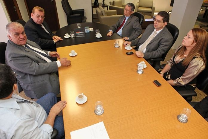 Presidente José Carlos Malta Marques durante reunião com diretoria do AL Previdência