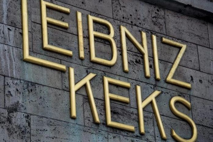 'Robin Hood' rouba letreiro de fábrica de biscoito e pede resgate