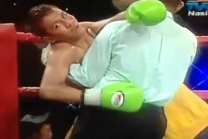 Boxeador sofre hemorragia cerebral durante luta e morre