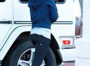Em dia de academia, Britney Spears aparece com a calça furada