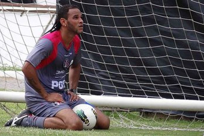 Dênis Marques diz que não tem prefência por companheiro de ataque