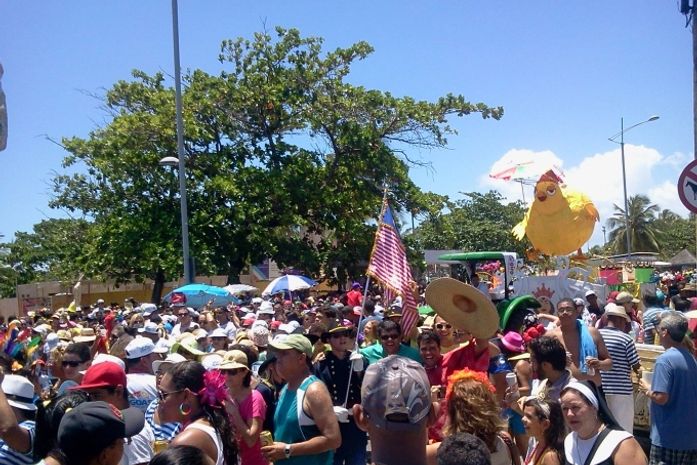 Bloco Pinto da Madrugada agita foliões na Pajuçara
