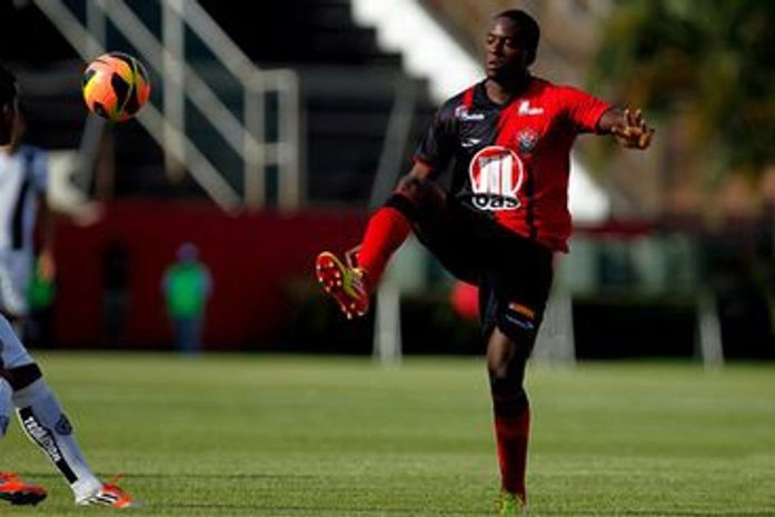 Vitória vence o Salgueiro e garante vaga nas quartas da Copa do Nordeste