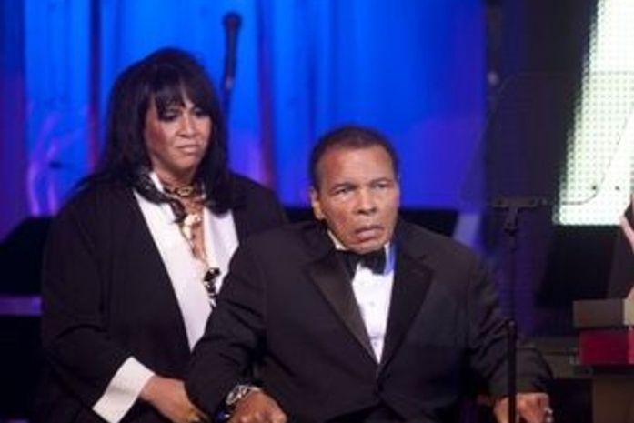 Muhammad Ali está à beira da morte, afirma irmão em entrevista