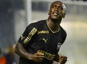 Seedorf brilha, faz 3 gols e chora ao lembrar da avó