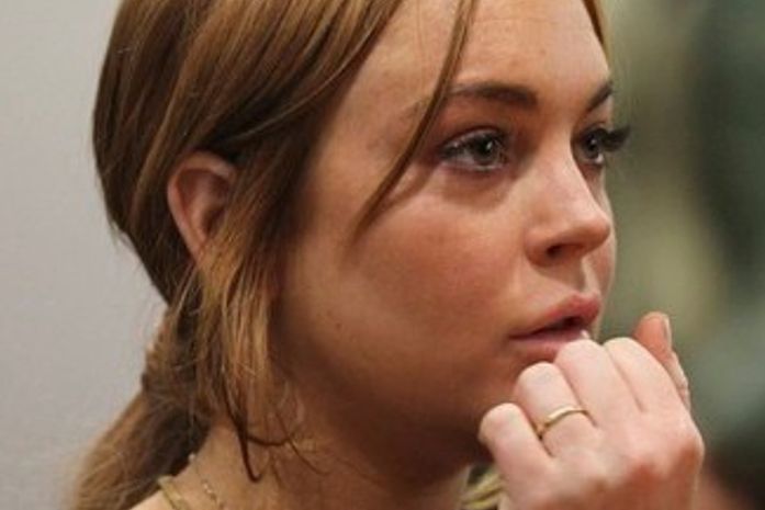 Nova dívida! Atriz Lindsay Lohan deve R$ 300 mil para advogada, diz site