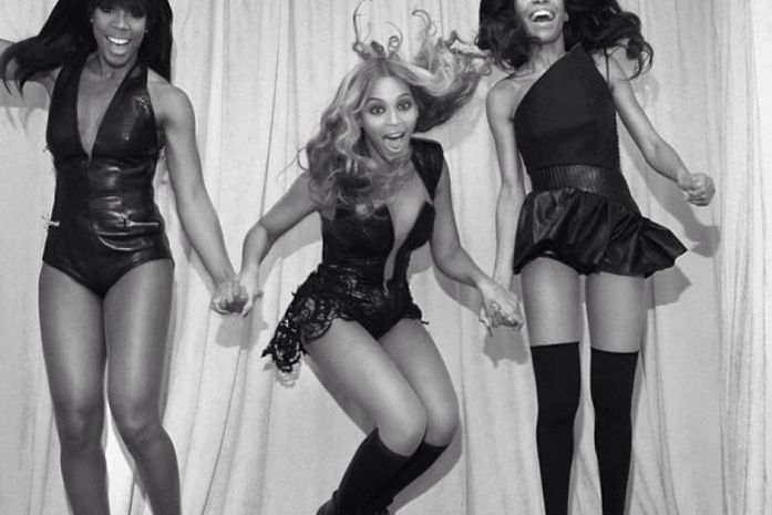 Beyoncé brinca com companheiras do Destiny's Child em bastidores de show