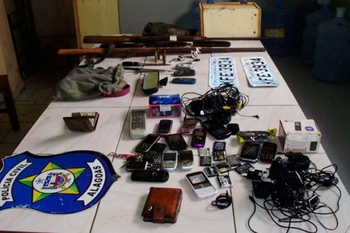 Sete são presos e armas e carro são apreendidos em Batalha