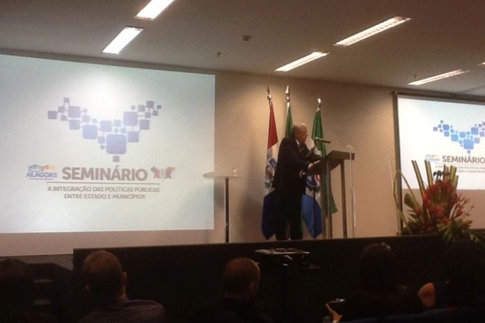 Governador Teotonio Vilela durante abertura do encontro