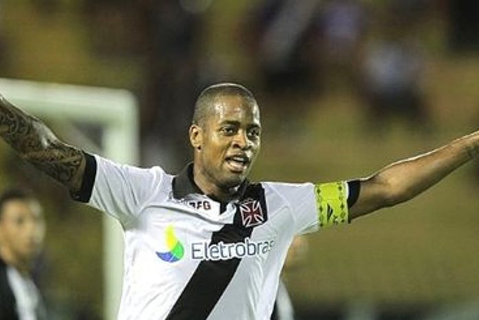 Vasco blinda Dedé após capitão falhar em 2º jogo seguido