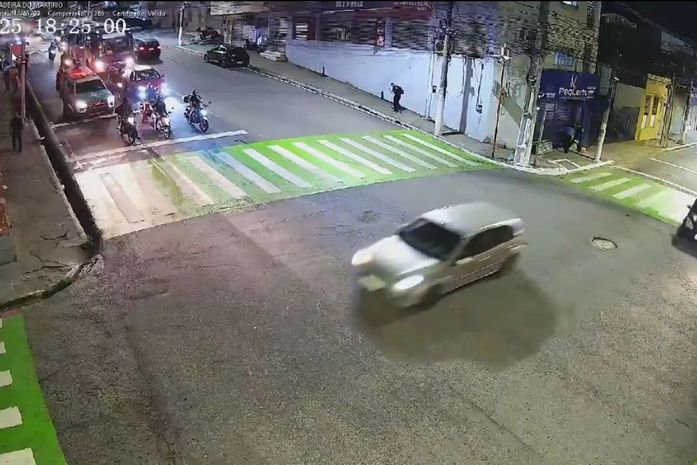 Veja exato momento em que ônibus perder o controle e colide com veículos no Centro de Maceió