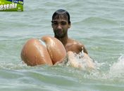 Incrível momento em que biólogo descobre espécie de pacu que vive em água salgada!