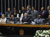 Renan ao lado do presidente do STF, Joaquim Barbosa e da ministra Gleisi Hoffmann, abriu ano legislativo no Senado