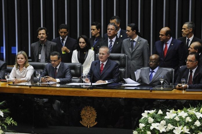 Renan ao lado do presidente do STF, Joaquim Barbosa e da ministra Gleisi Hoffmann, abriu ano legislativo no Senado