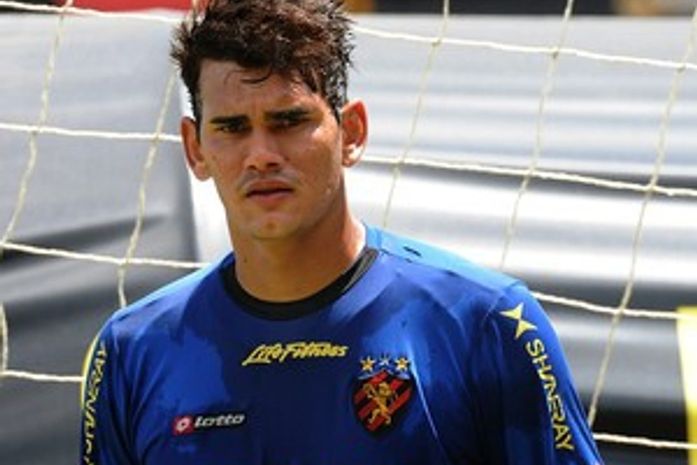 Alagoano Saulo ainda não sabe se ficará à frente do gol do Sport