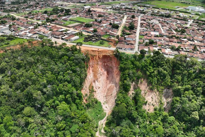 Voçoroca em Rio Largo avança sobre área urbana e já ameaça residências próximas