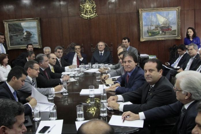 Reunião de líderes presidida por Renan terminou sem acordo para votações