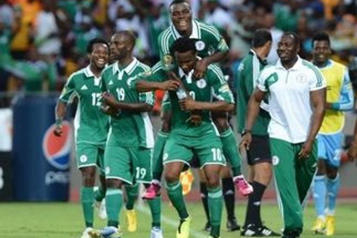 Prostitutas da Nigéria oferecem sexo por título