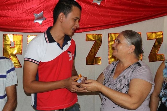 Gleidson recebe homenagem na escola em Santana do Mundaú